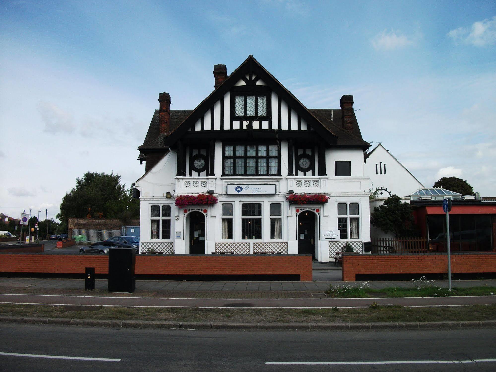 Oyo Osterley Park Hotel Isleworth Exterior photo